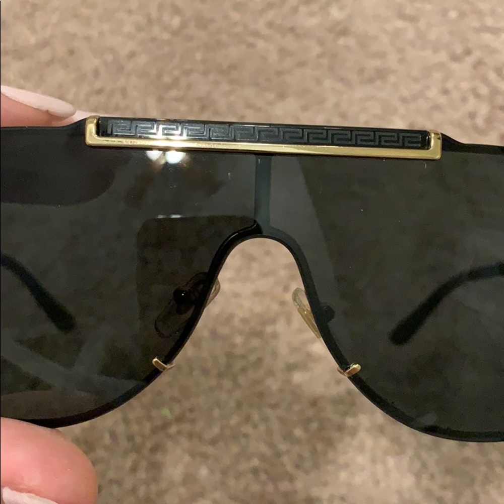 Versace sunglasses - Picture 3 of 9